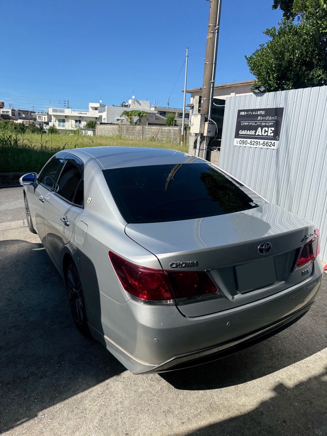 スタンダードスモークを施工したシルバーのクラウン