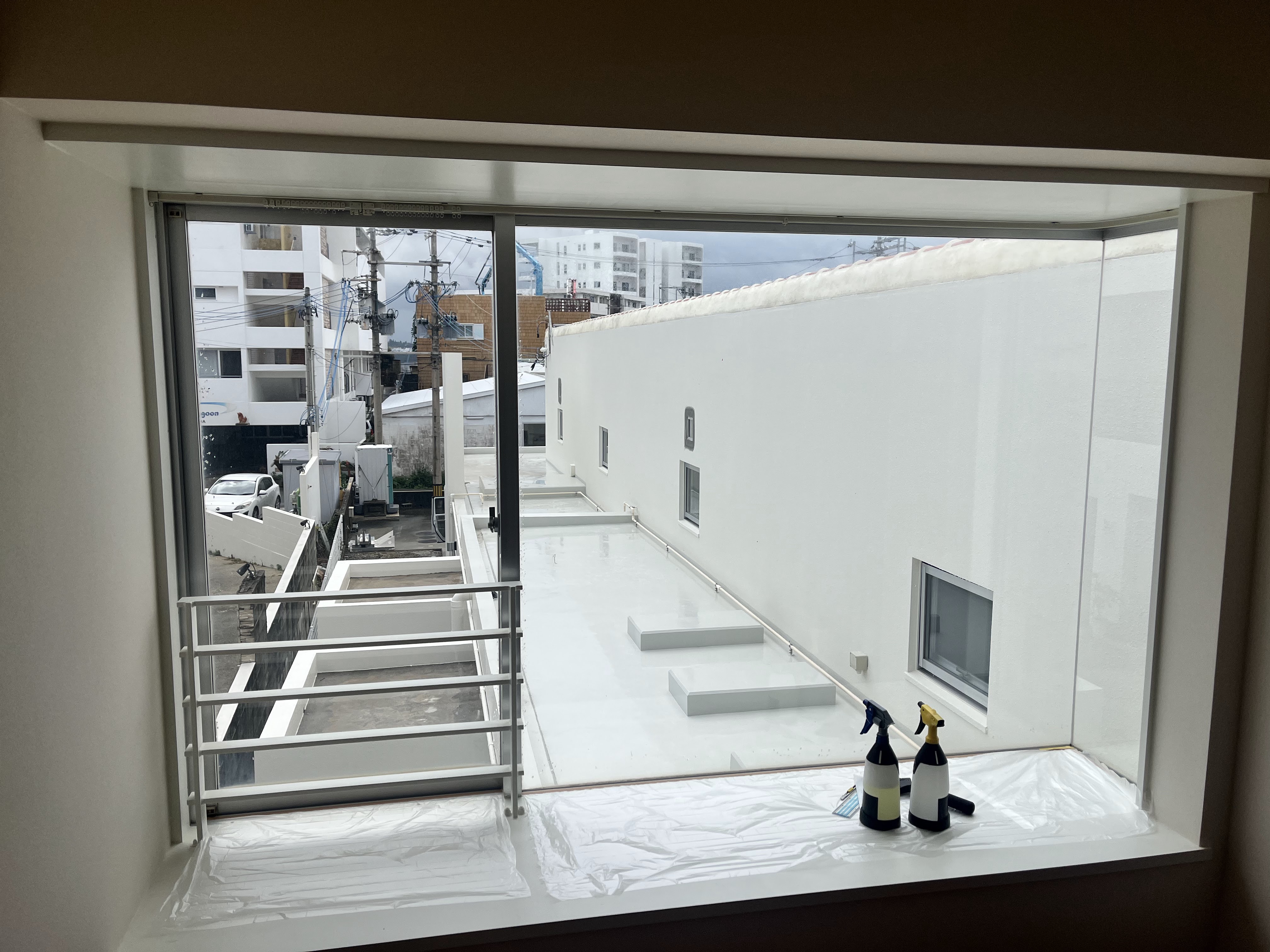 大きな住宅窓のフィルム施工前